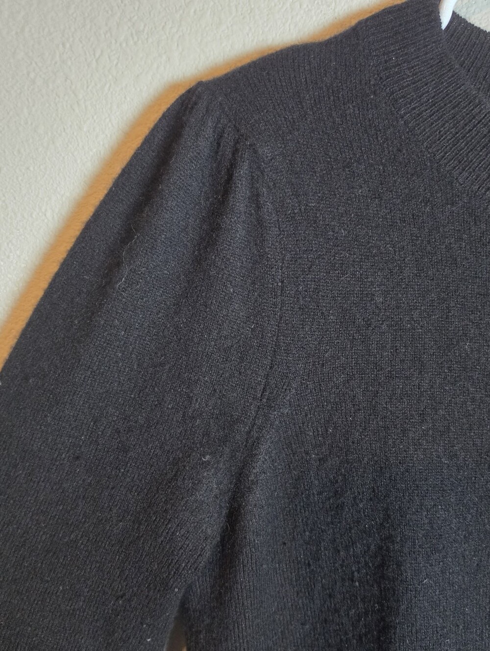 Veronica Beard 2021 Black Nelia Plain Cashmere Pullover Size Small **Flaw - Picture 6 of 10